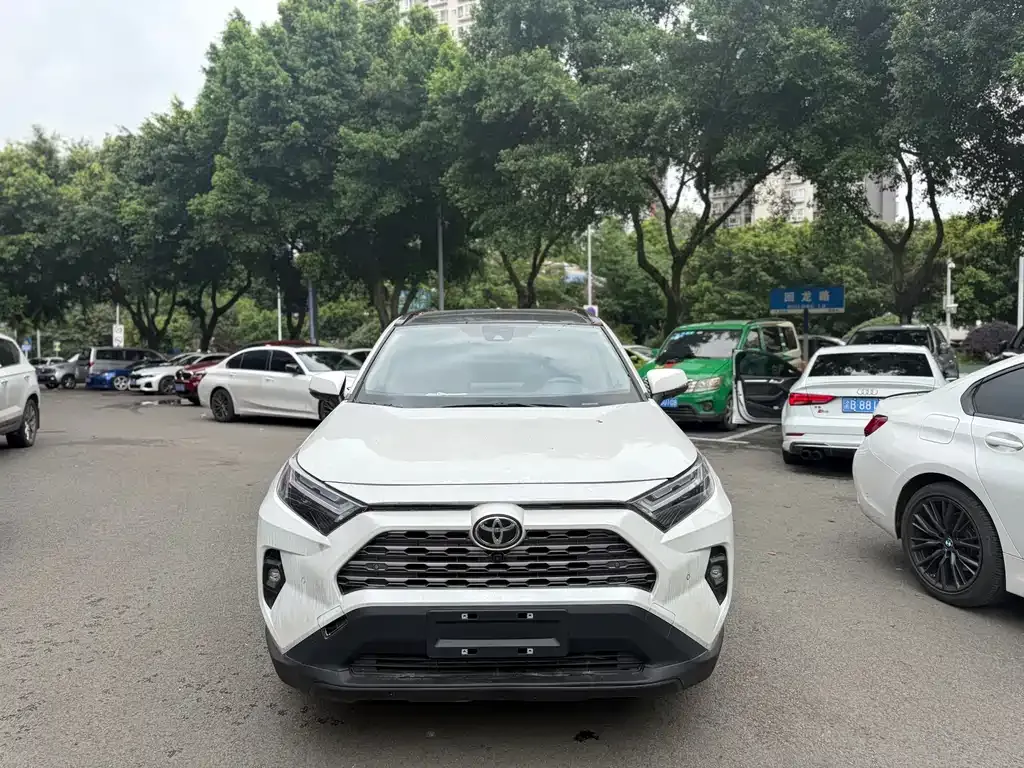 Toyota RAV4 — фото 9