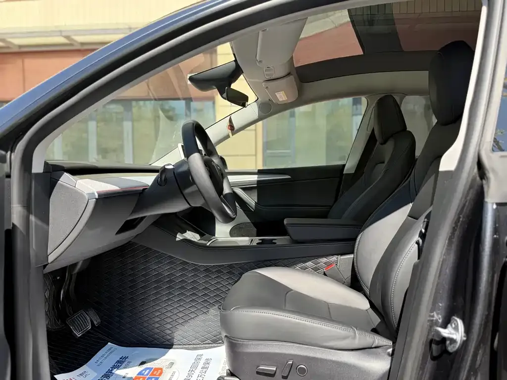 Tesla Model Y — фото 3