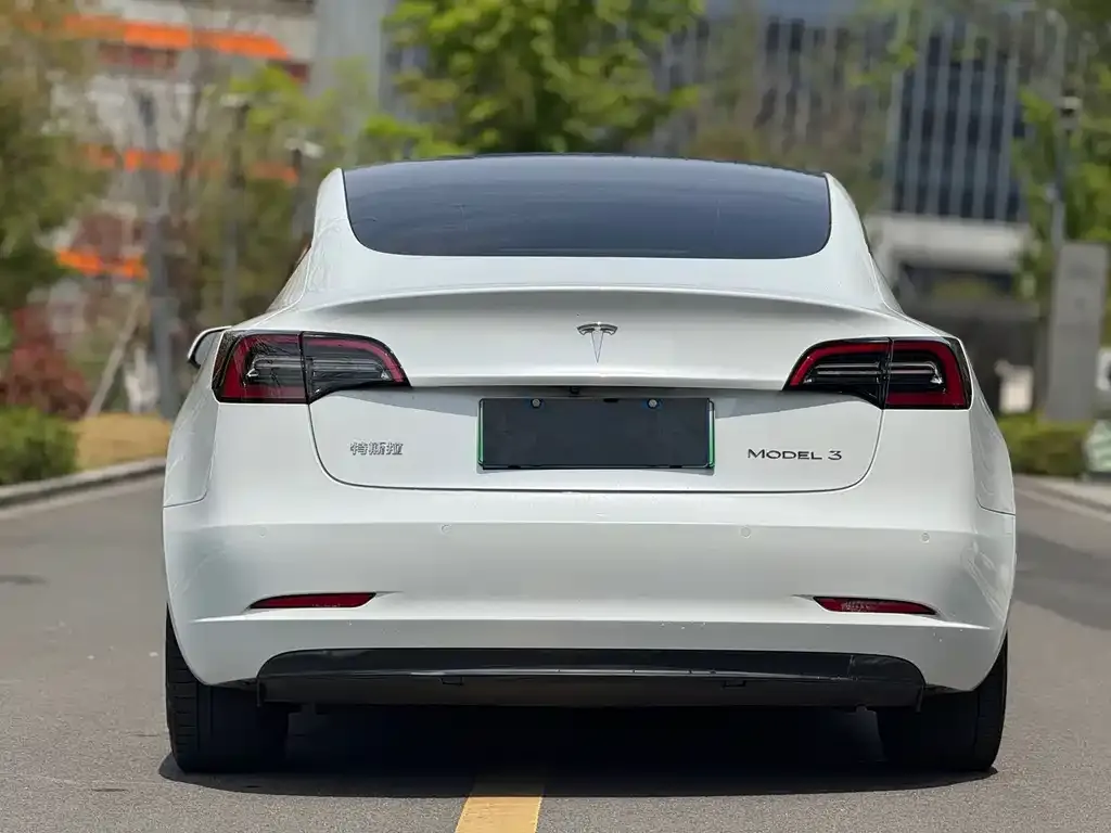 Tesla Model 3 — фото 7