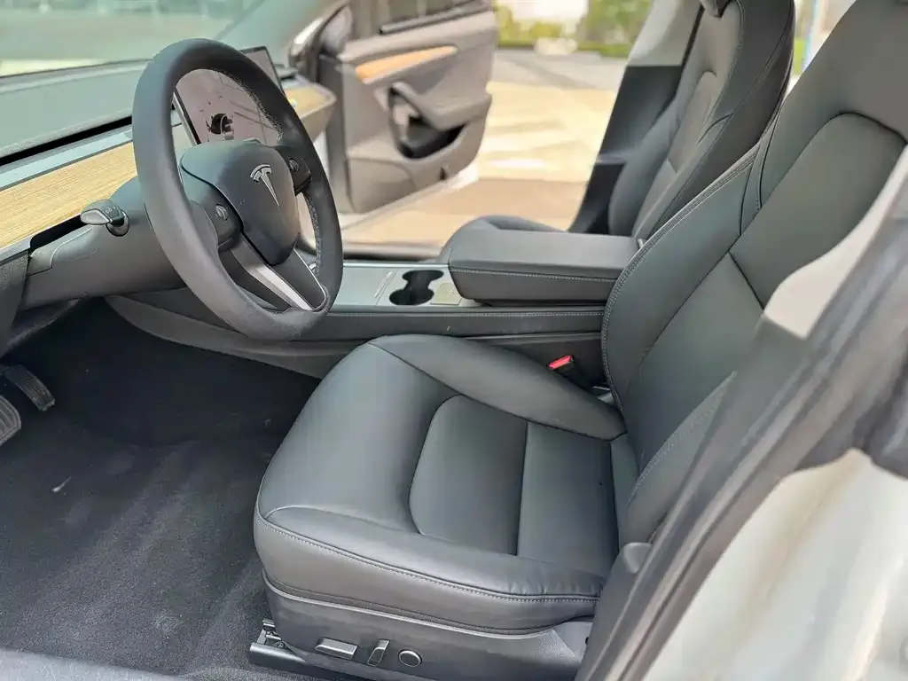 Tesla Model 3 — фото 9