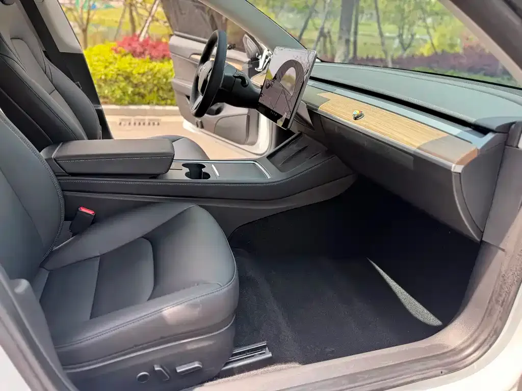 Tesla Model 3 — фото 4