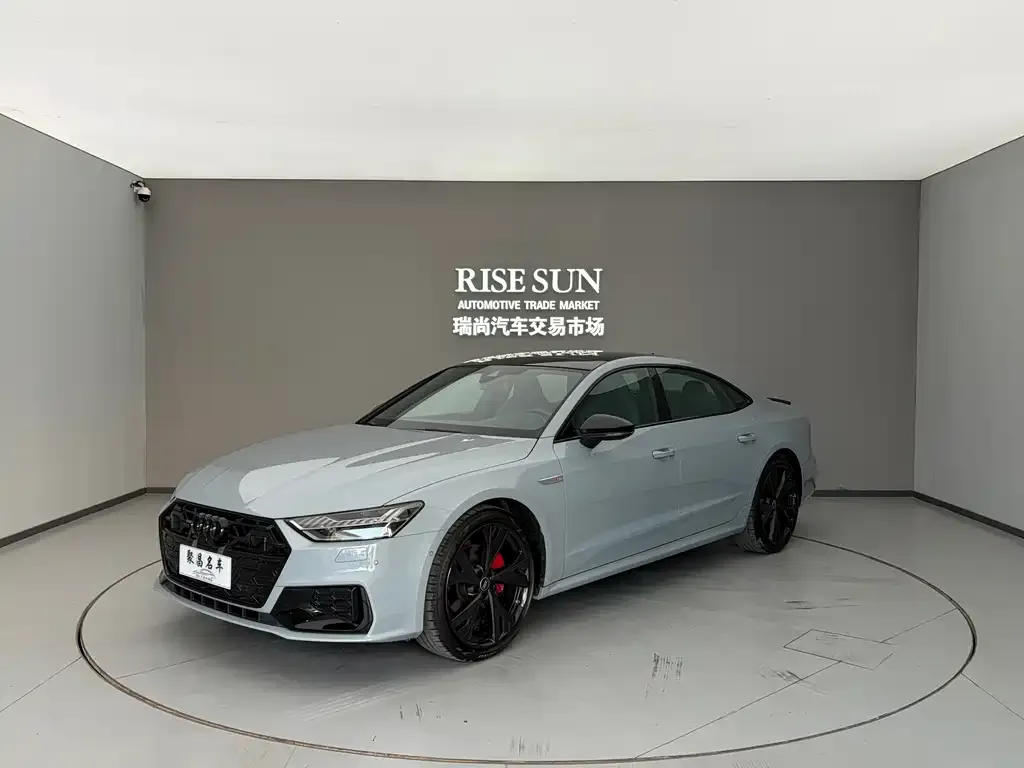 Audi A7L — фото 1
