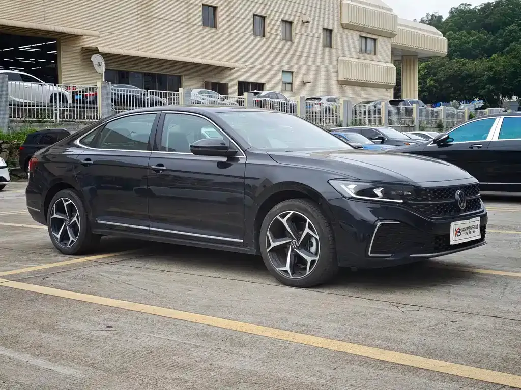 Volkswagen Passat — фото 8