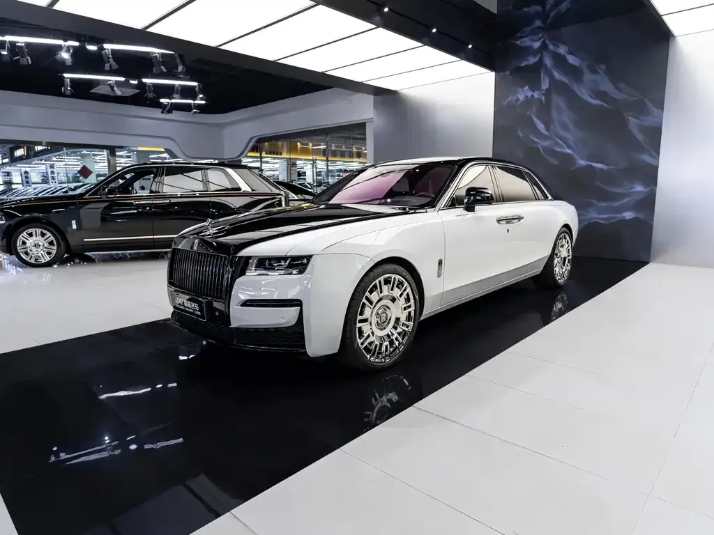 Rolls-Royce Ghost — фото 1
