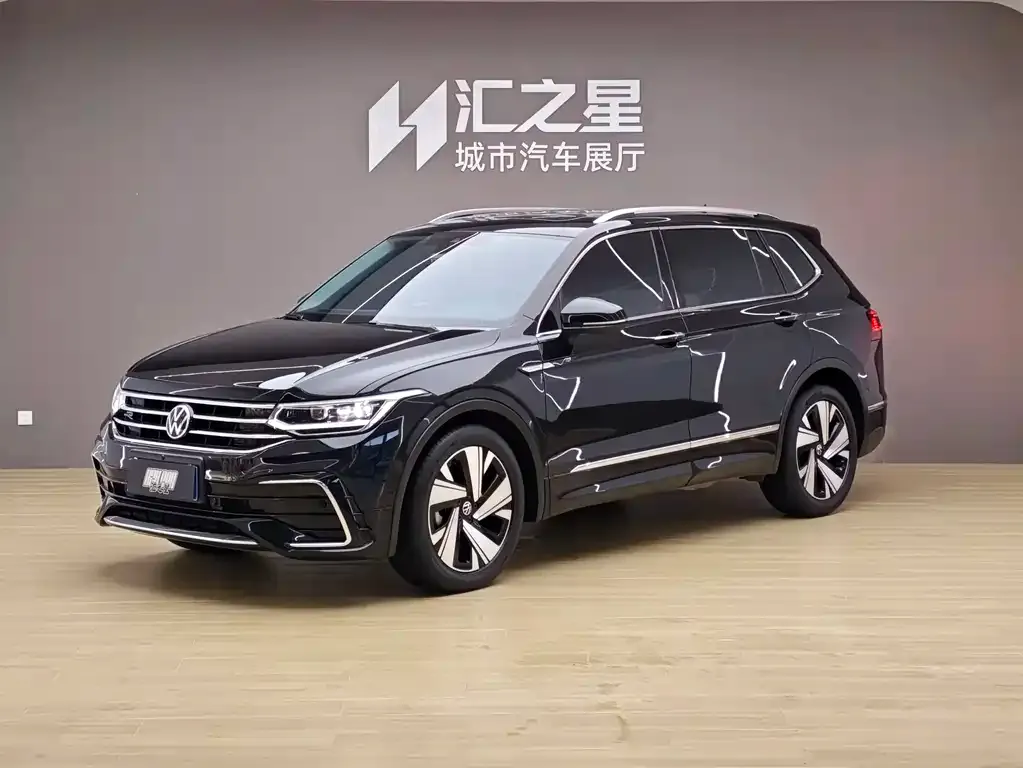 Volkswagen Tiguan L — фото 1