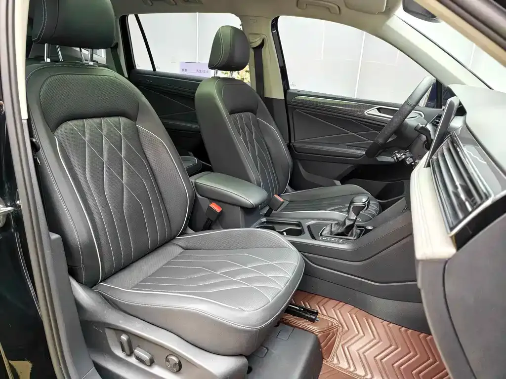 Volkswagen Tiguan L — фото 7