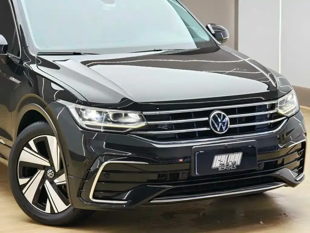 Volkswagen Tiguan L — фото 3