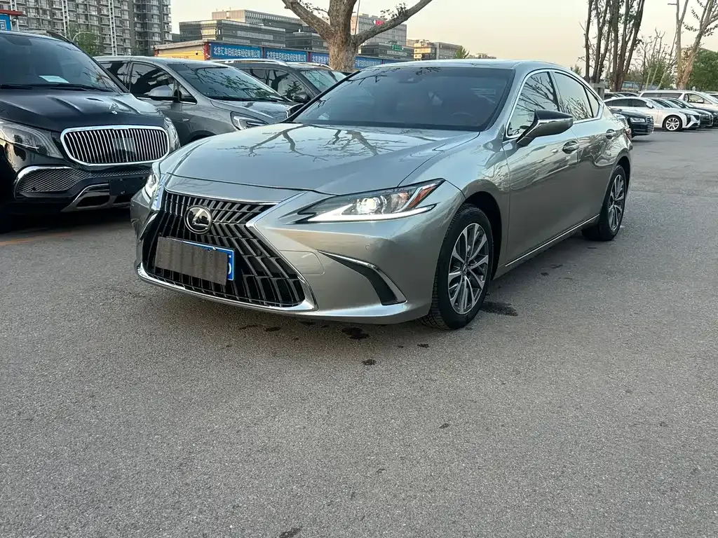 Lexus ES — фото 1