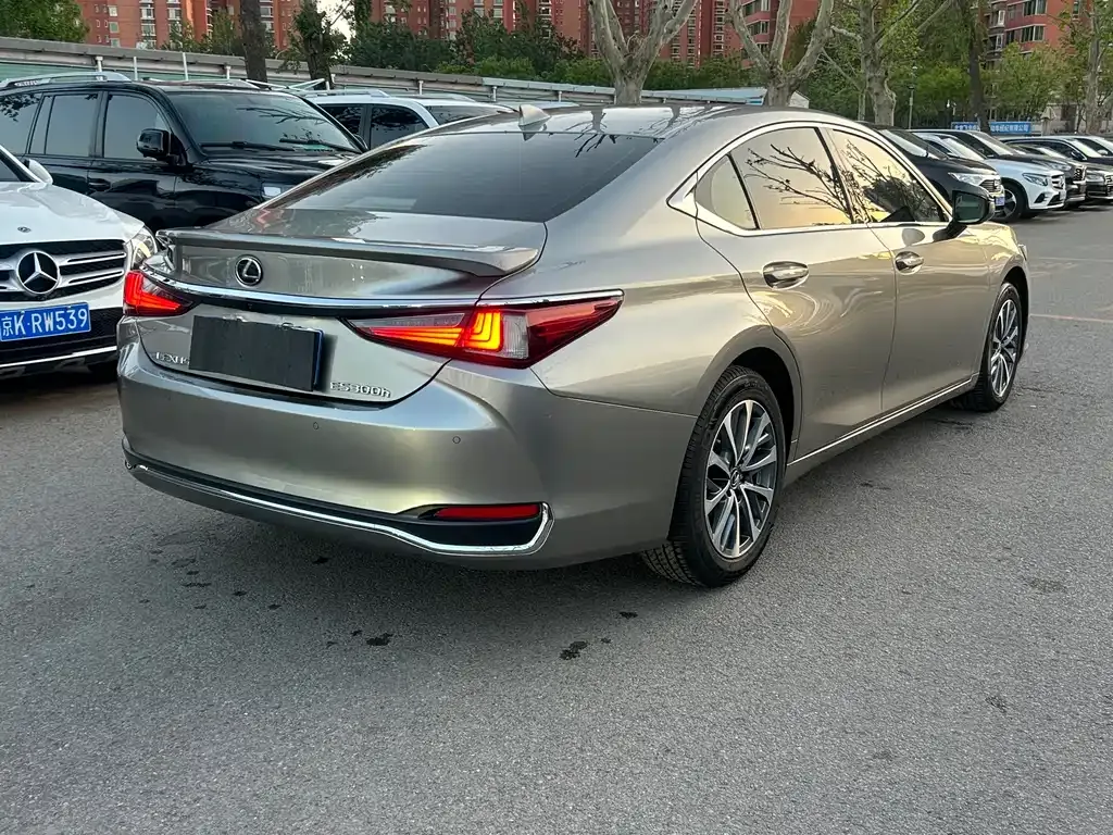 Lexus ES — фото 9
