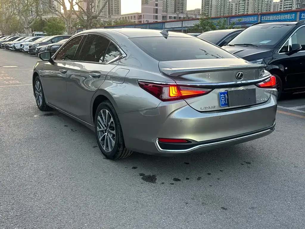 Lexus ES — фото 5