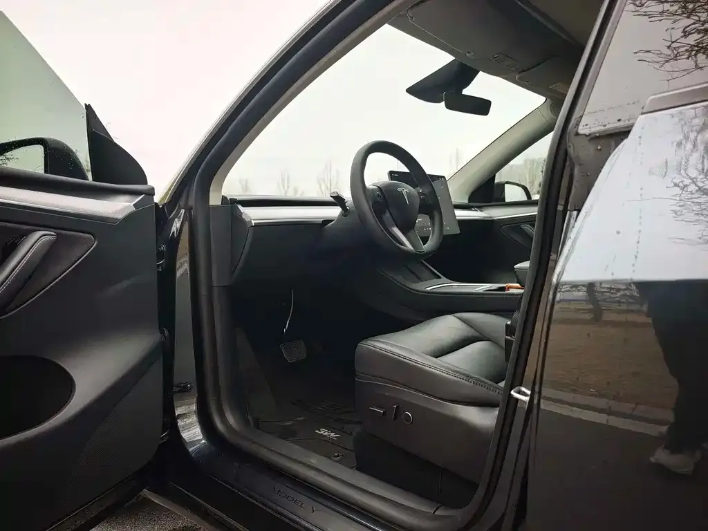 Tesla Model Y — фото 3