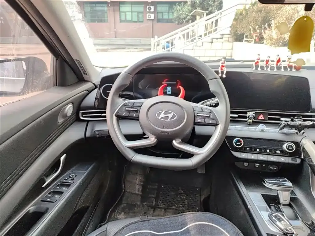 Hyundai Elantra — фото 8