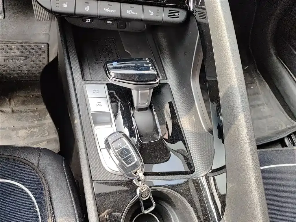Hyundai Elantra — фото 7