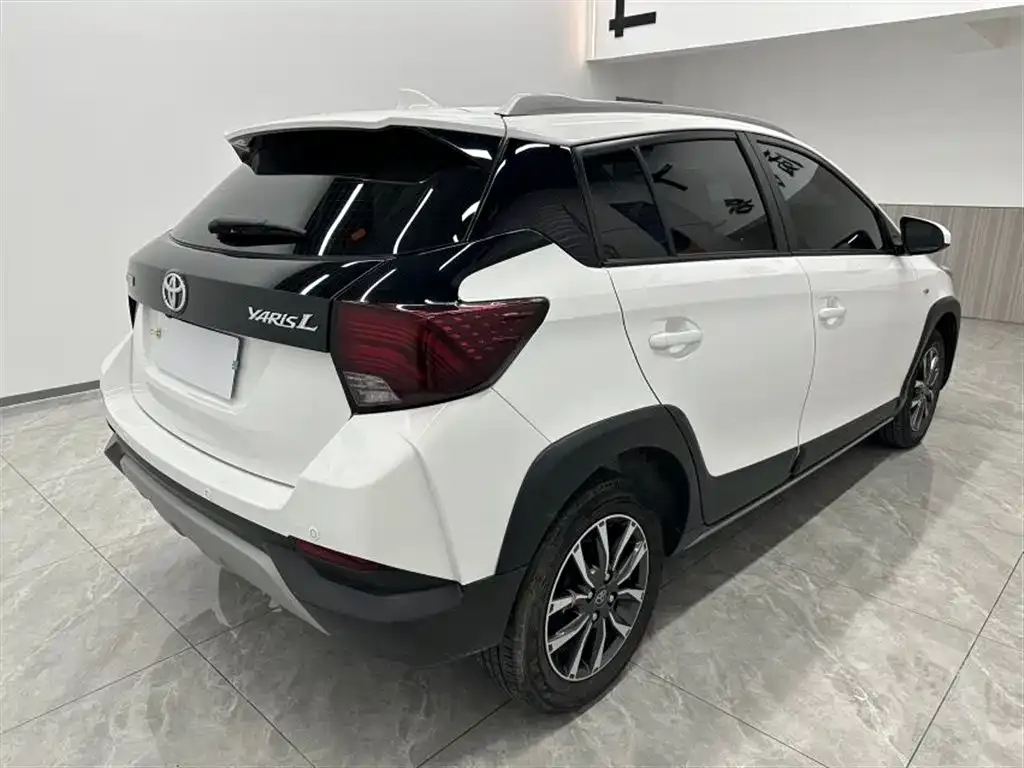 Toyota Yaris L — фото 8