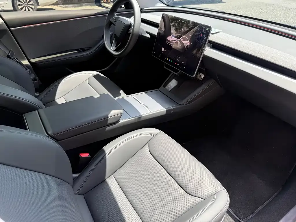 Tesla Model 3 — фото 4