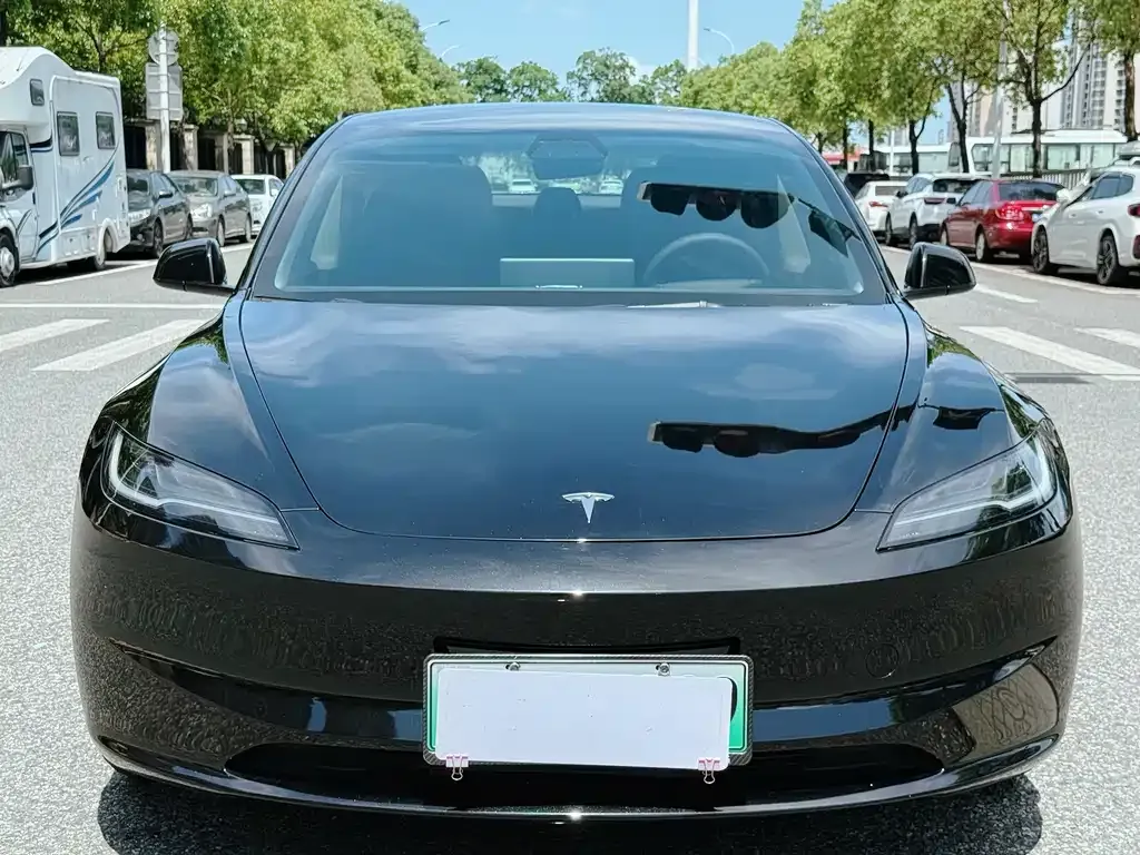 Tesla Model 3 — фото 2