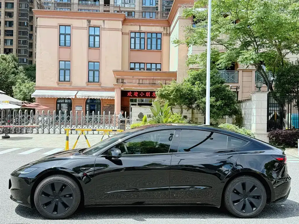 Tesla Model 3 — фото 10