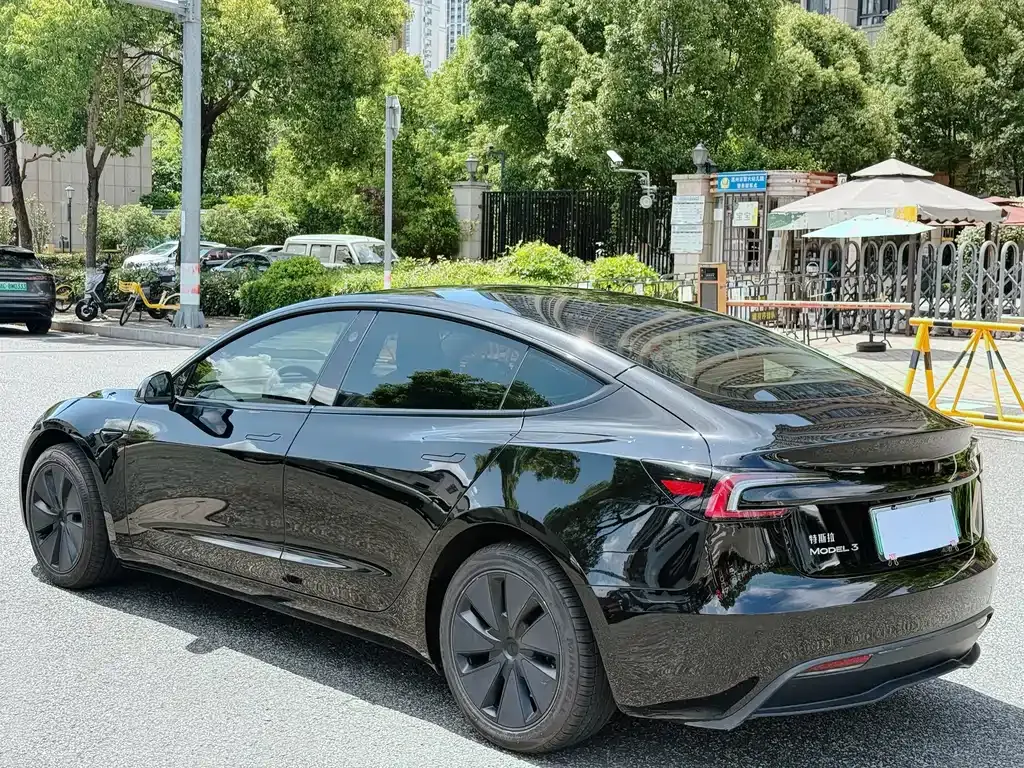 Tesla Model 3 — фото 3