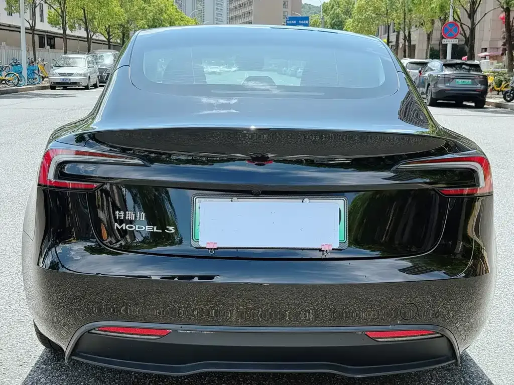 Tesla Model 3 — фото 7