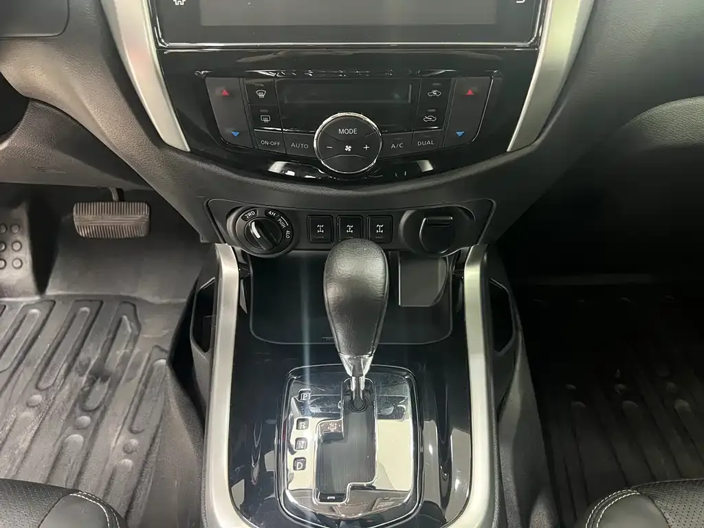 Nissan Navara 2021 из CN, фото 3