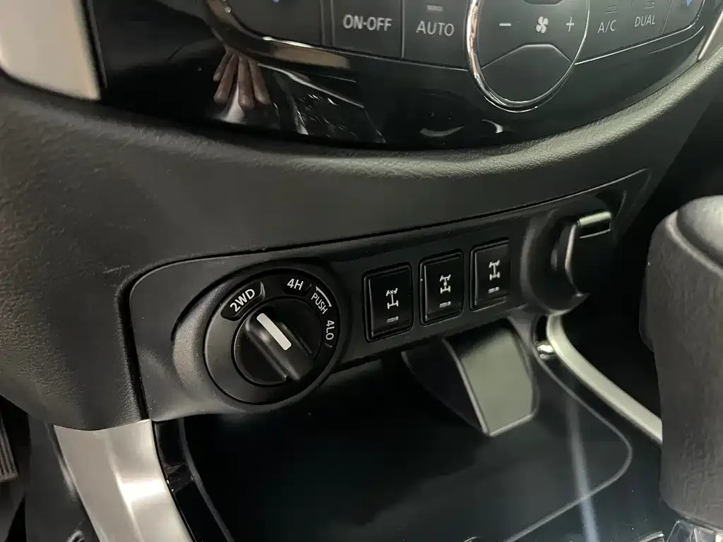 Nissan Navara 2021 из CN, фото 2