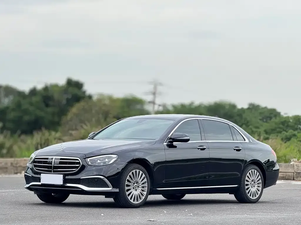 Mercedes-Benz E-Class — фото 1