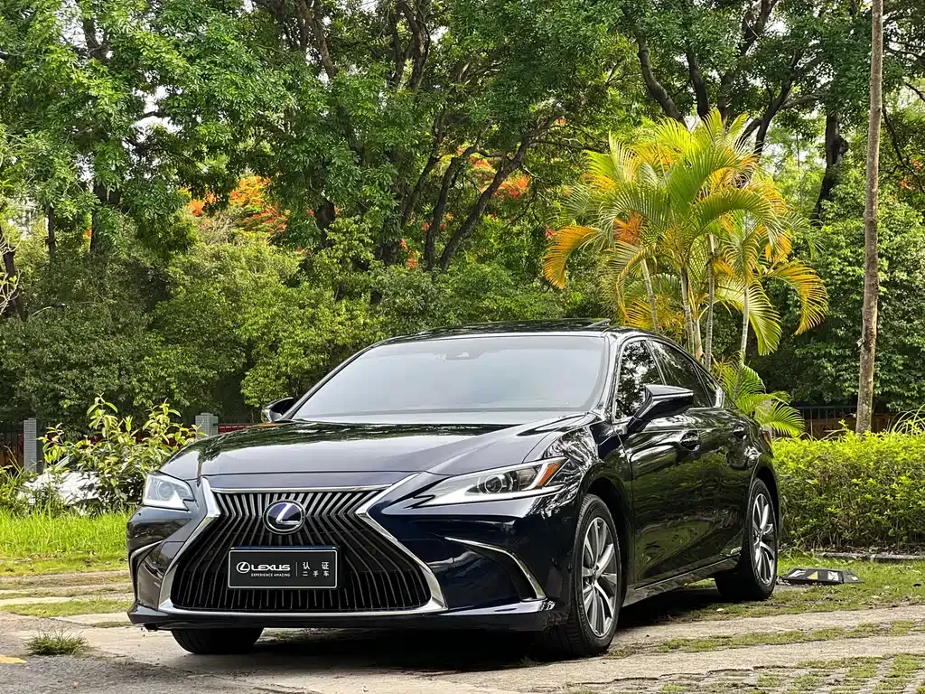 Lexus ES — фото 1