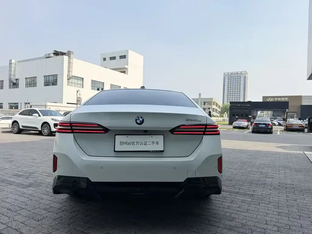 BMW 5 Series — фото 4