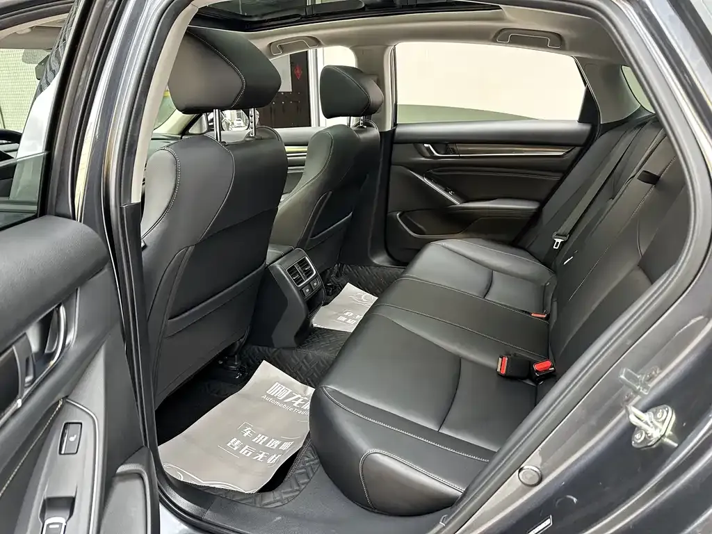 Honda Accord — фото 9