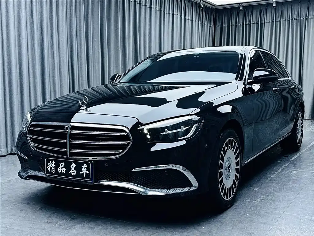 Mercedes-Benz E-Class — фото 1