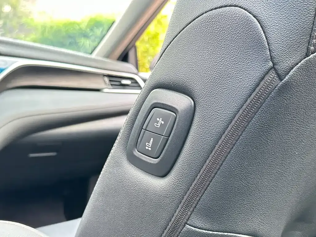 Toyota Camry — фото 8