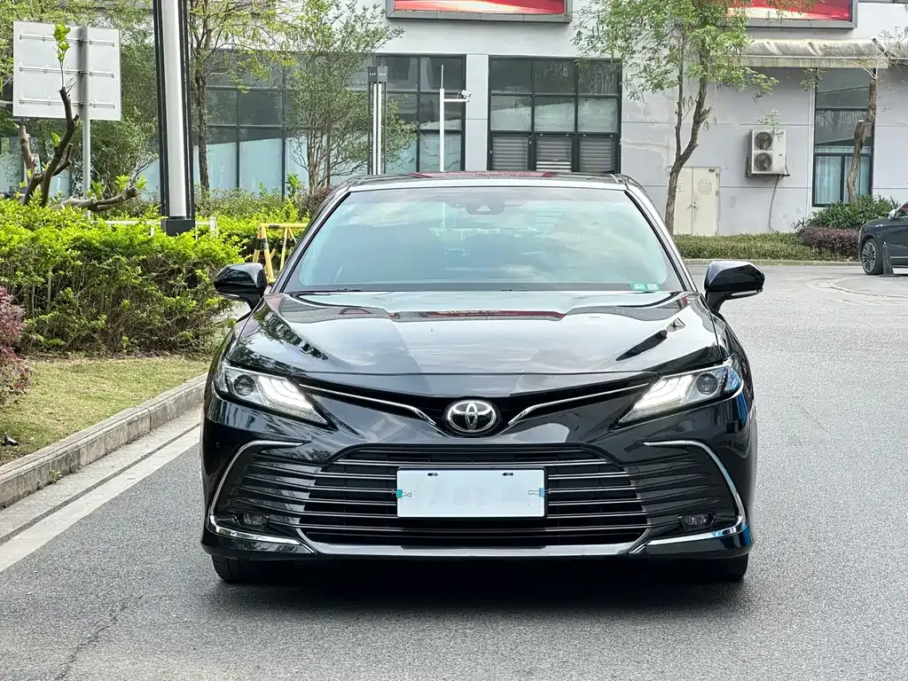 Toyota Camry — фото 5