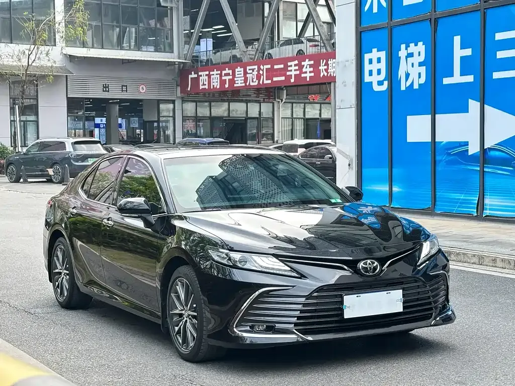 Toyota Camry — фото 6