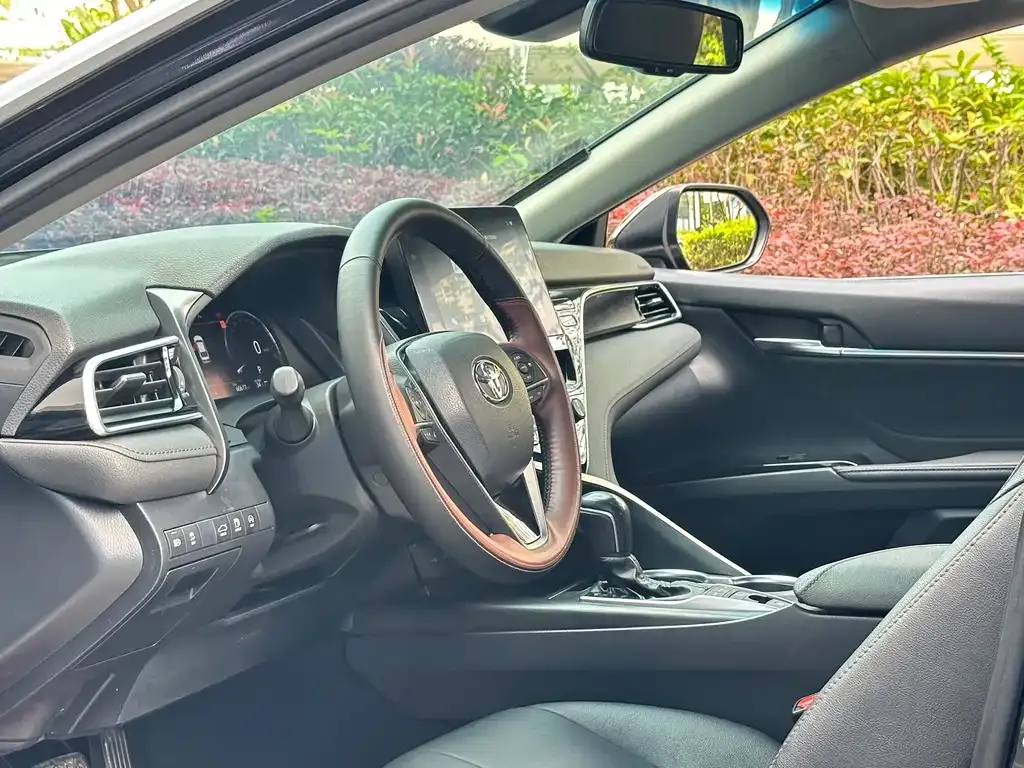Toyota Camry — фото 3