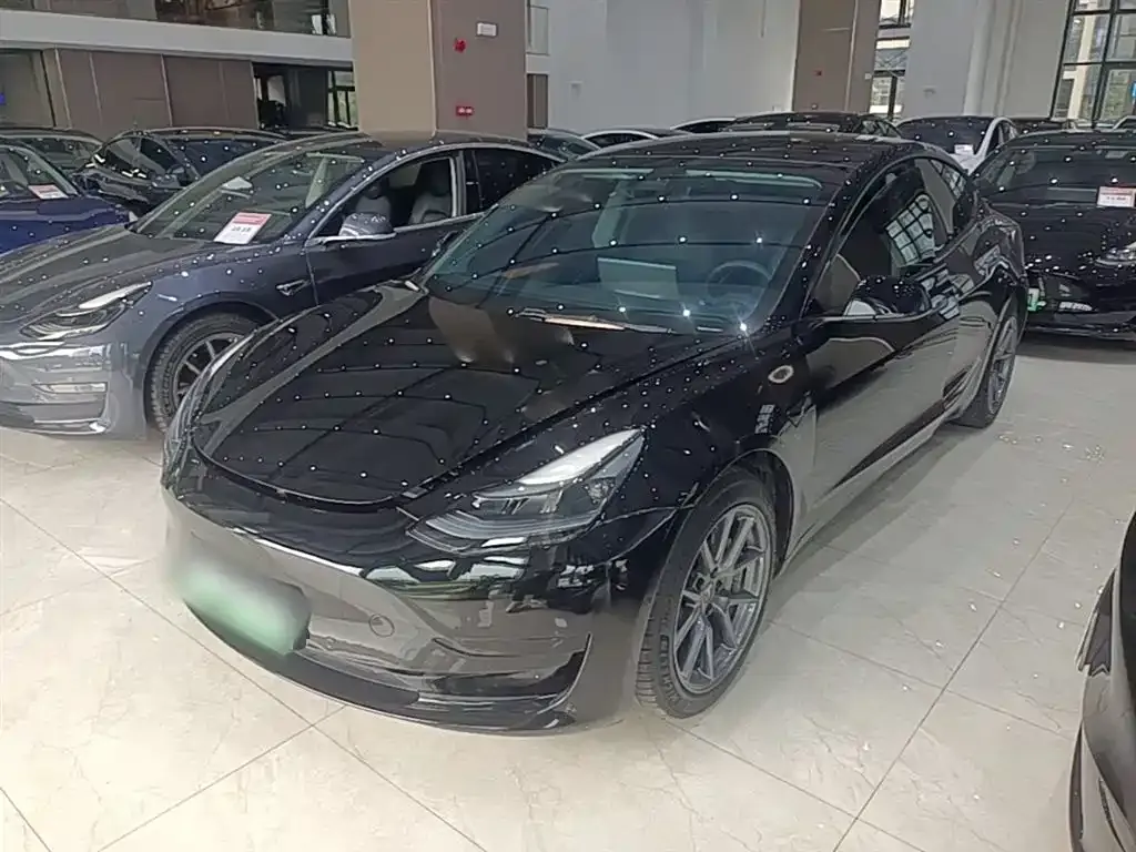 Tesla Model 3 — фото 1