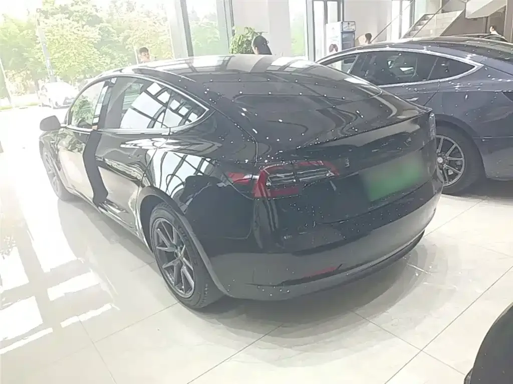 Tesla Model 3 — фото 4