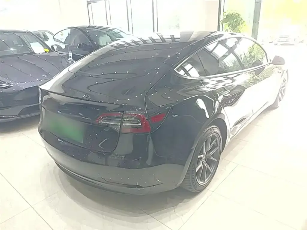 Tesla Model 3 — фото 2