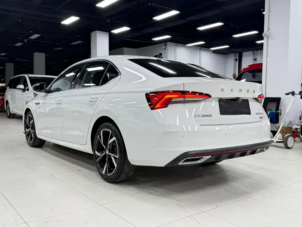 Skoda Octavia 2022 из CN, фото 4