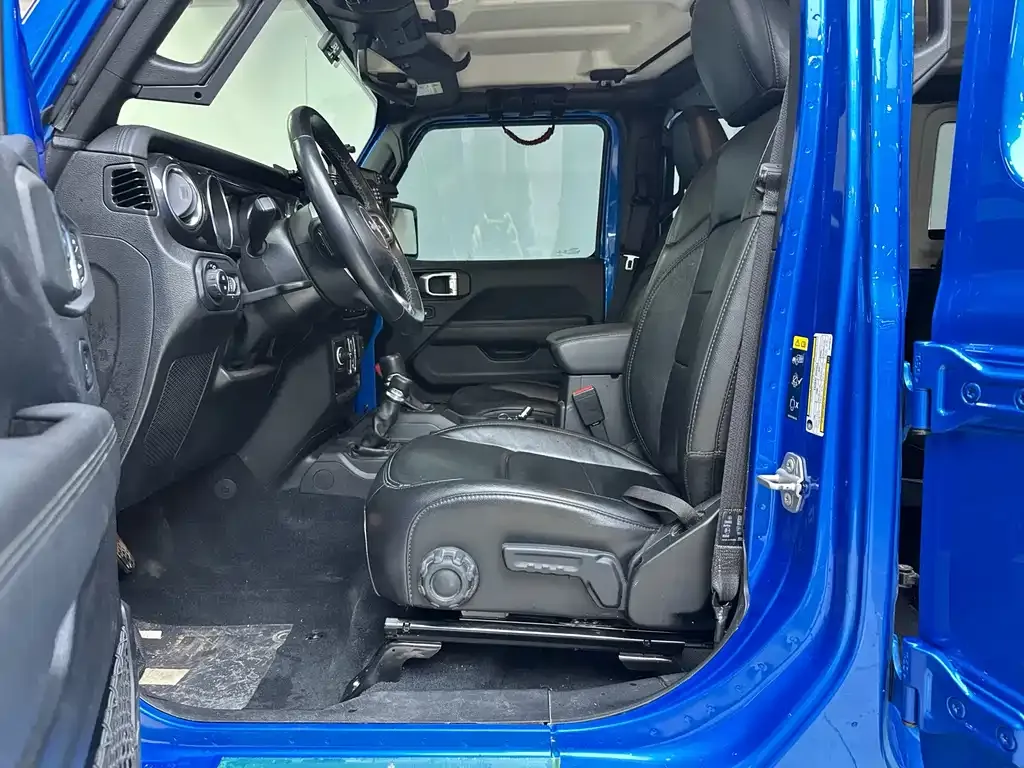 Jeep Wrangler — фото 10