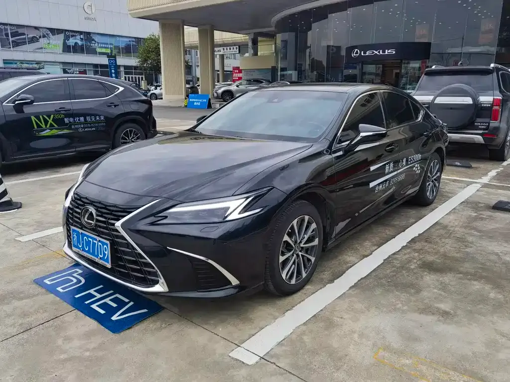 Lexus ES — фото 1