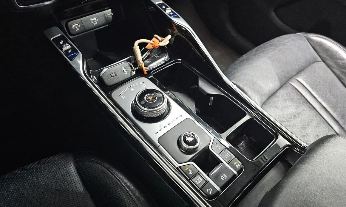 Kia Sorento — фото 10