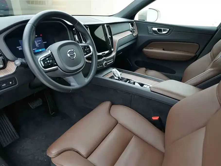 Volvo XC60 PHEV 2023 из CN, фото 4
