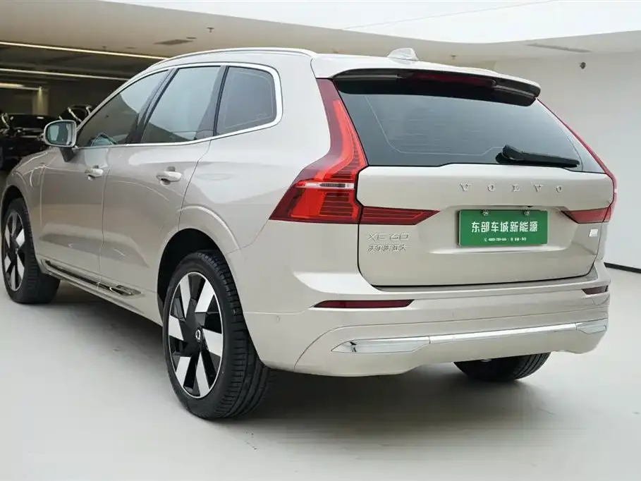 Volvo XC60 PHEV 2023 из CN, фото 9