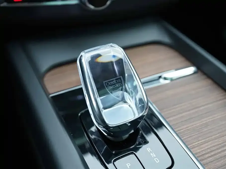 Volvo XC60 PHEV 2023 из CN, фото 10