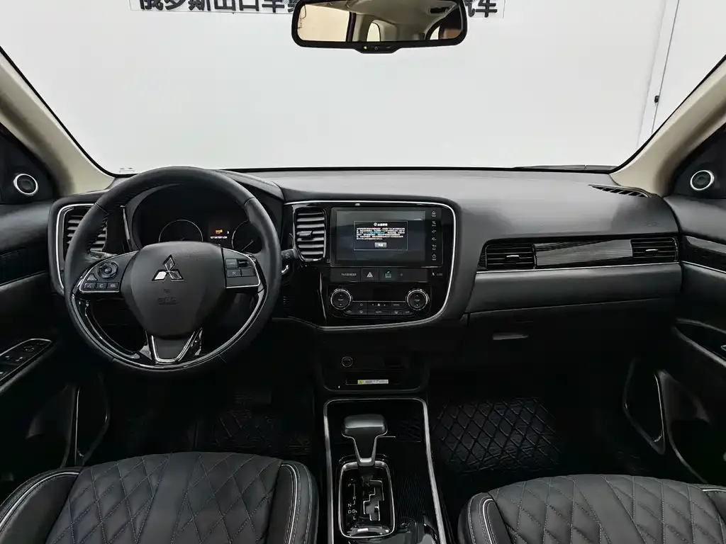 Mitsubishi Outlander — фото 4