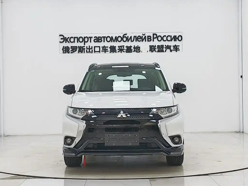 Mitsubishi Outlander — фото 9
