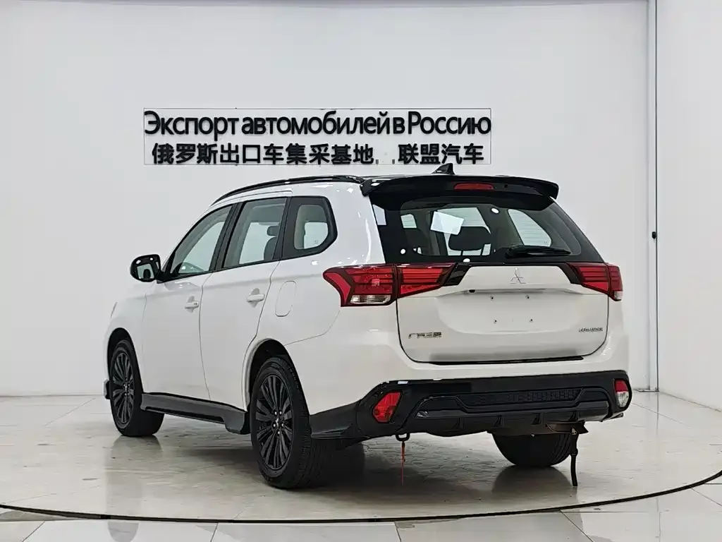 Mitsubishi Outlander — фото 2