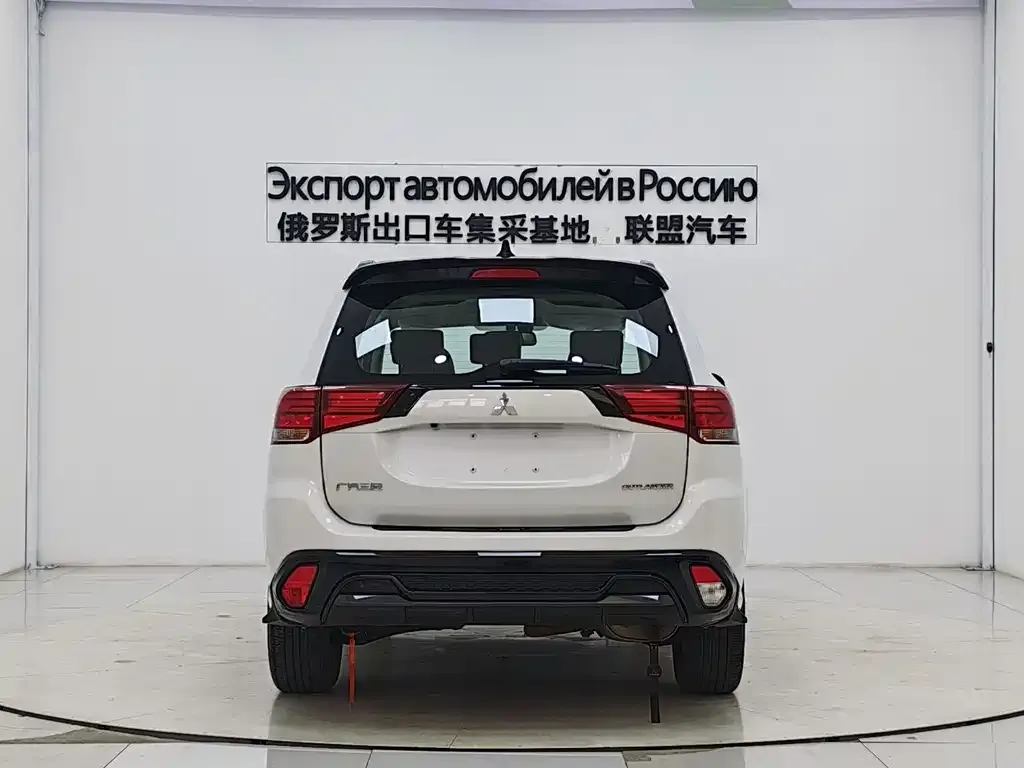 Mitsubishi Outlander — фото 7