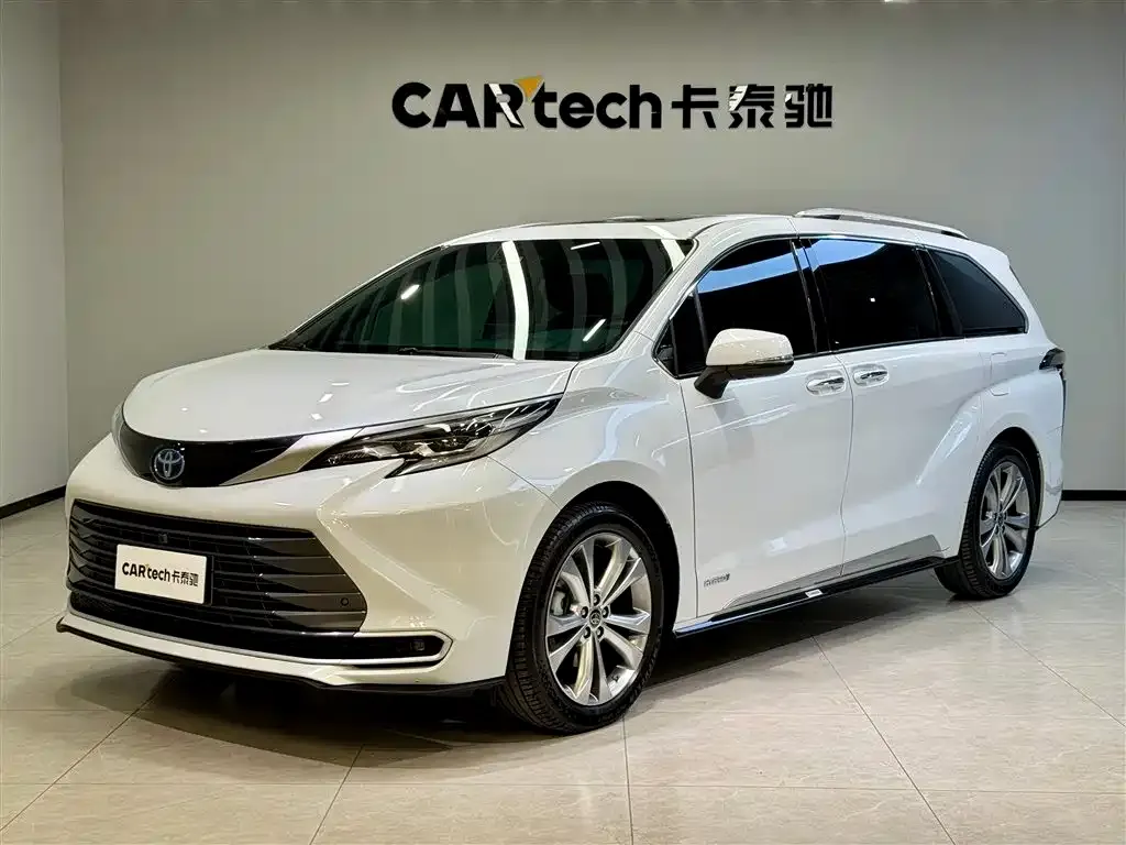 Toyota Sienna — фото 1