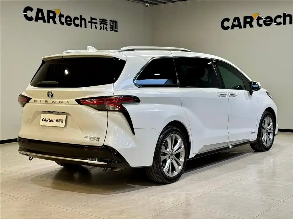 Toyota Sienna — фото 10